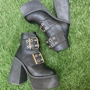 New Widow Platform Boots